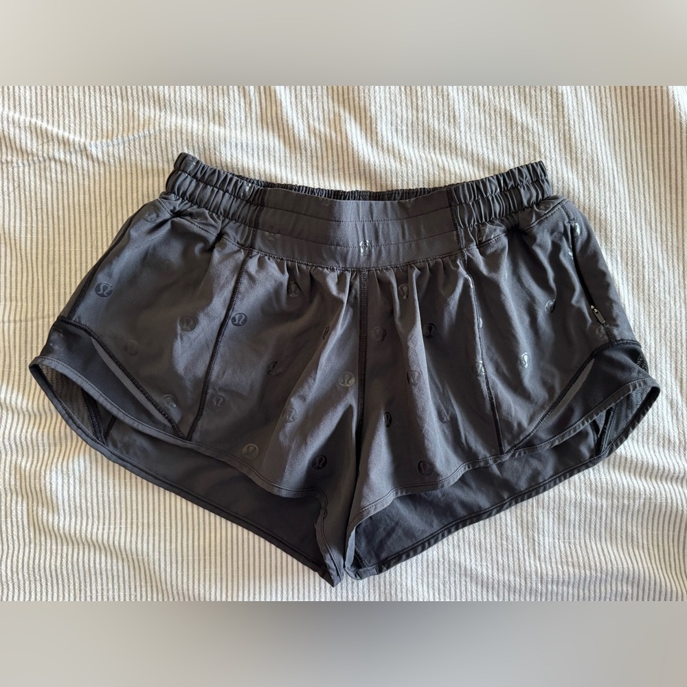 lululemon Hotty Hot Low Rise Black Athletic Shorts Lightweight Relaxed Fit